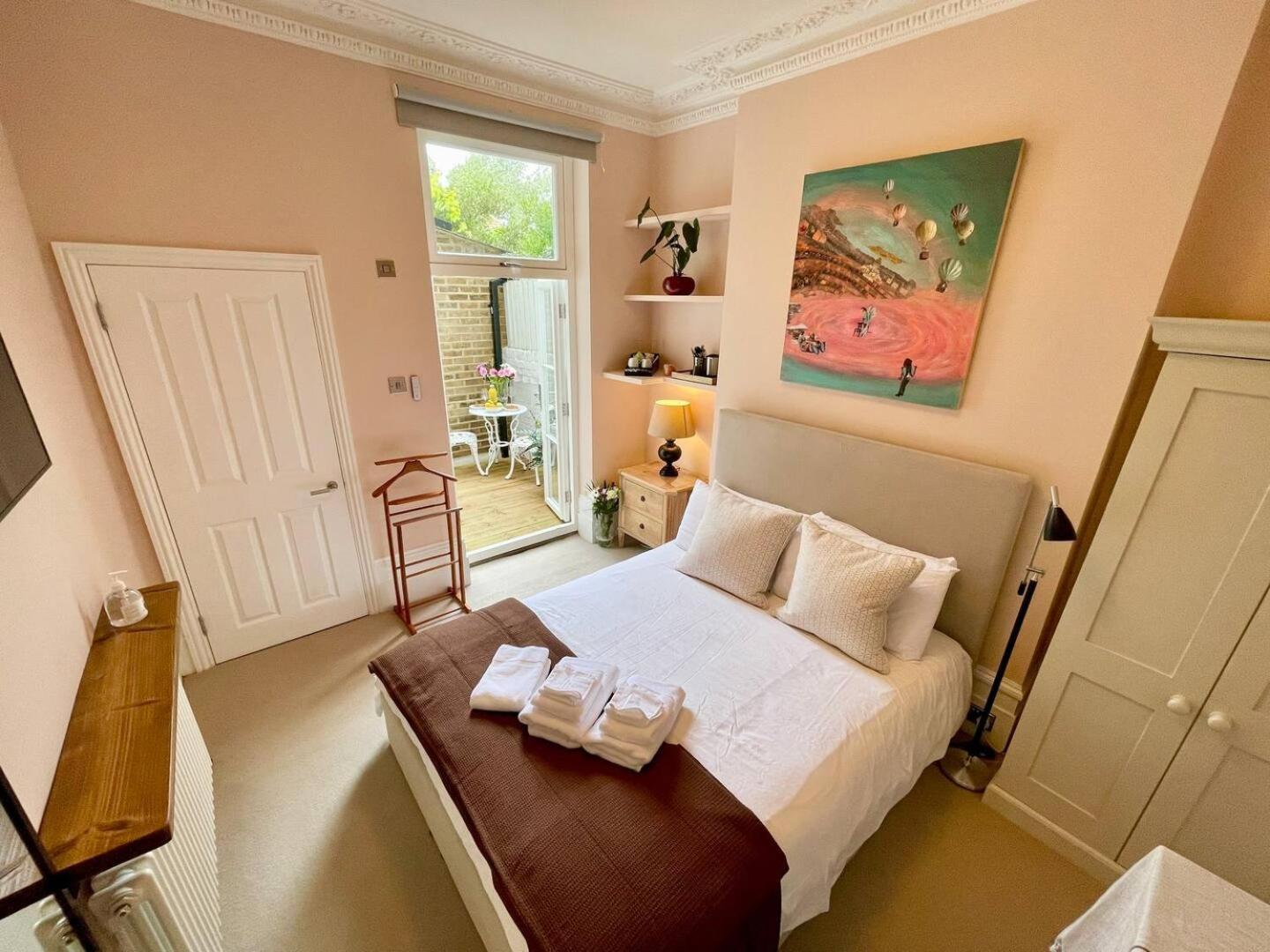 Luxury King-Bed Ensuite With Quiet Private Patio London Kültér fotó