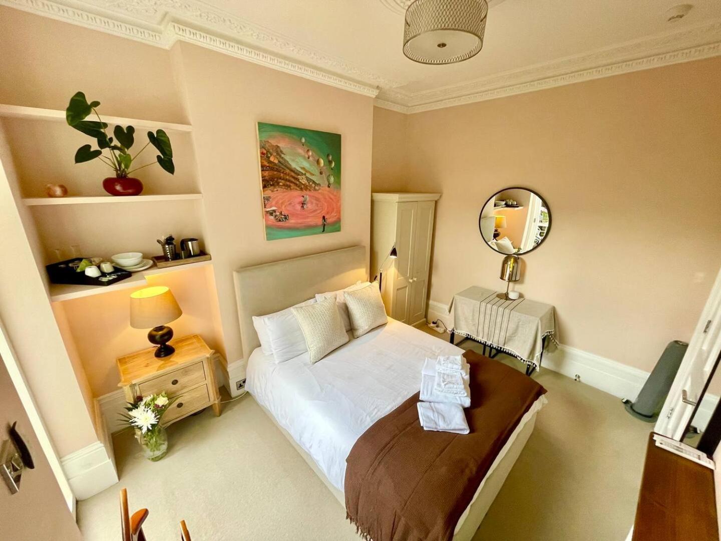 Luxury King-Bed Ensuite With Quiet Private Patio London Kültér fotó