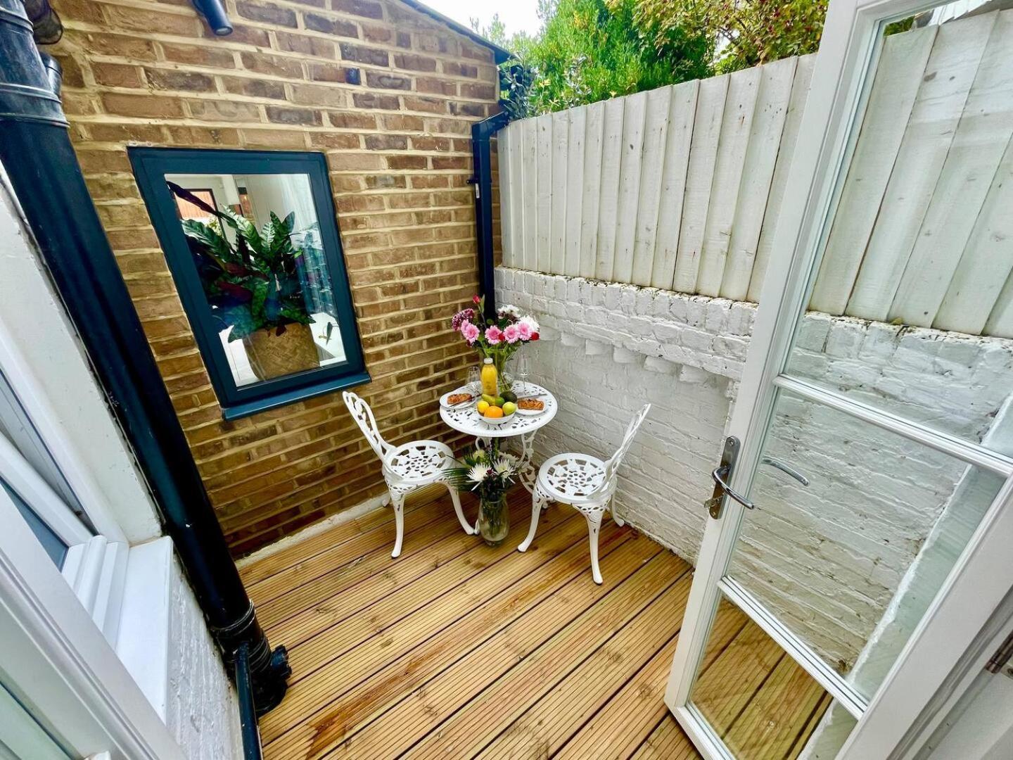 Luxury King-Bed Ensuite With Quiet Private Patio London Kültér fotó